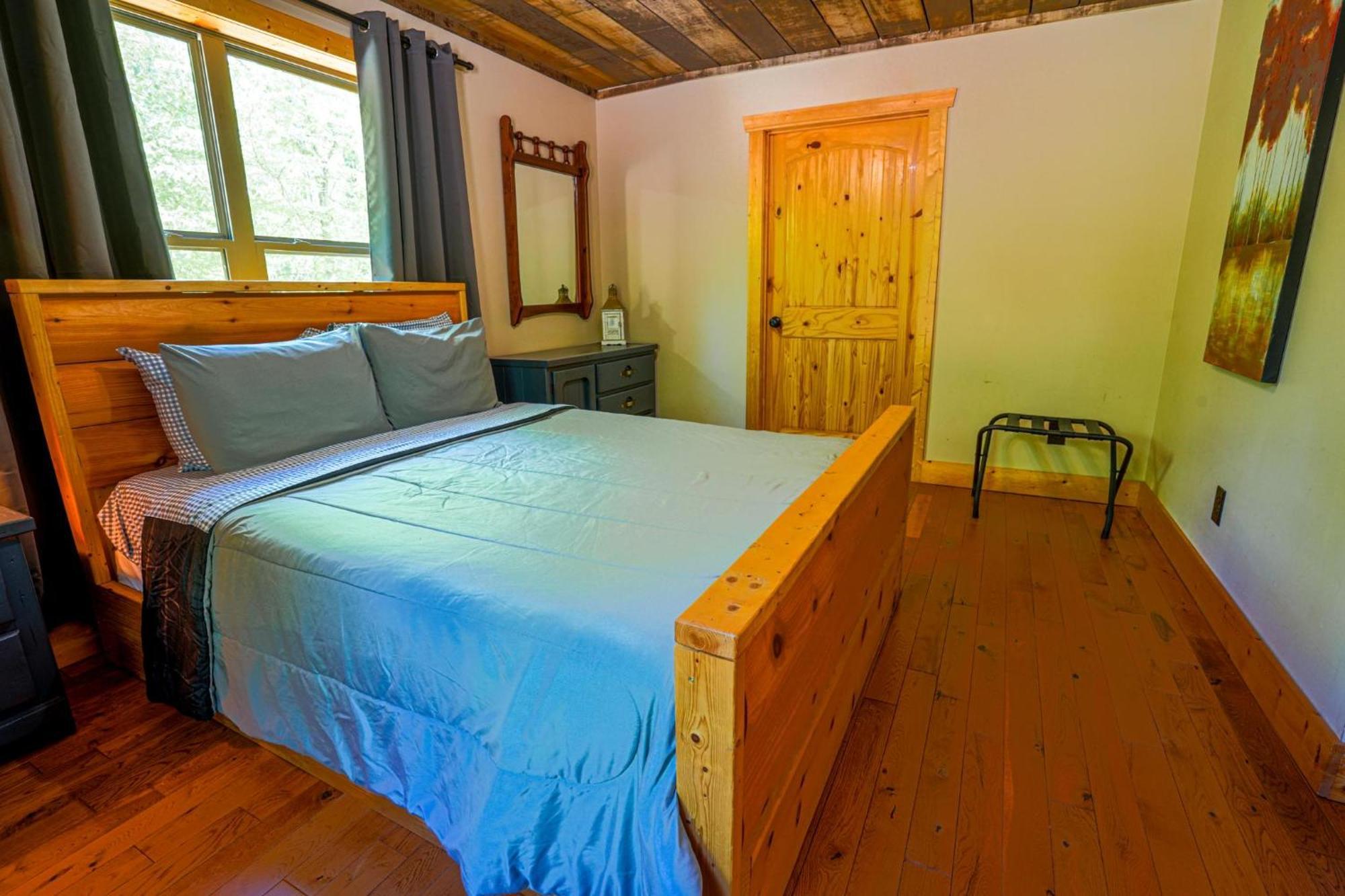 New Listing! Wine Country Retreat - 2 Bed, Hot Tub Villa Dahlonega Dış mekan fotoğraf